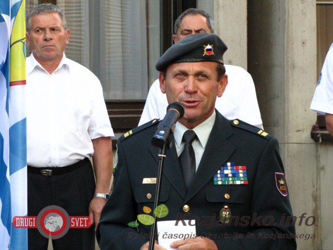 Major Boris Lojen se je v govoru spomnil dogodkov, ko člani TO niso oddali orožja JNA major lojen