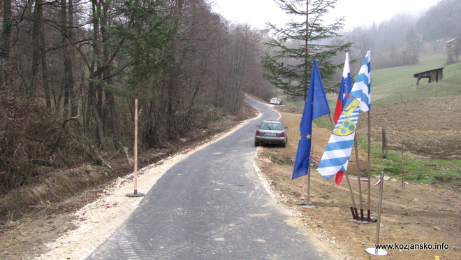 Slaba pol kilometra ceste vodi od Sladke Gore do gorce Jurše cesta sladka gora