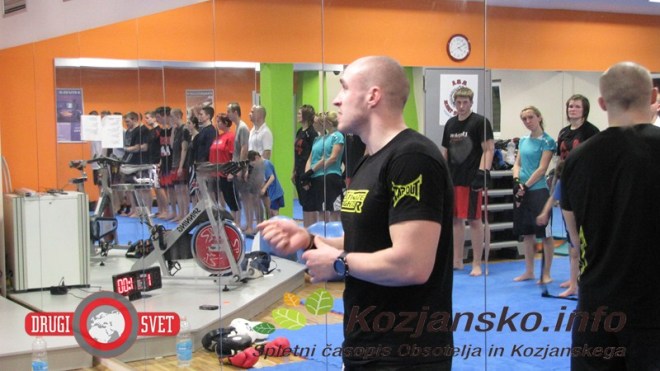 Franci Artnak je več let treniral taekwondo in tajski boks, po poškodbi kolena pa se je posvetil MMA in BJJ franci artnak