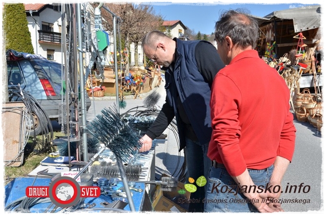 Obiskovalci so si z zanimanjem ogledovali sejemsko ponudbo