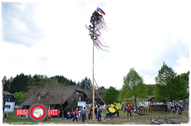 V Termah Olimia so pri postavljanju prisostvovali številni turisti