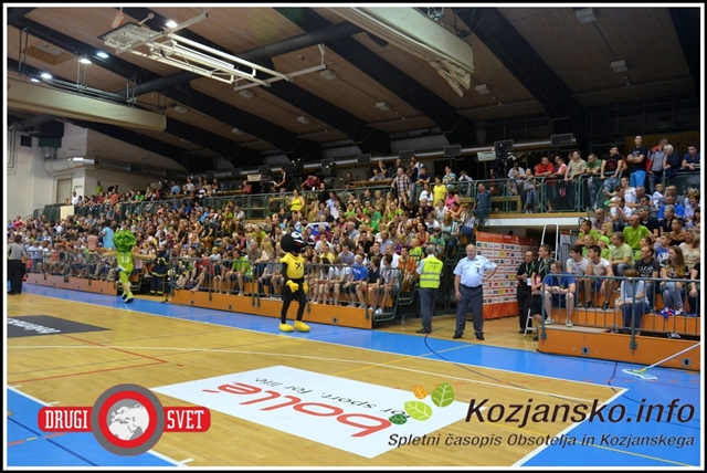 Športna dvorana v Rogaški Slatini je bila napolnjena do zadnjega kotička. Športna dvorana v Rogaški Slatini je bila napolnjena do zadnjega kotička.