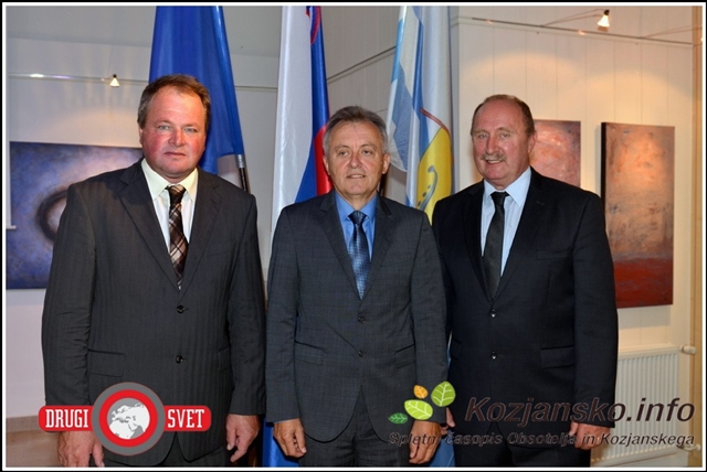 Od leve proti desni: predsednik Območnega odbora SLS Stanko Javornik, županski kandidat Anton Guzej in aktualni župan Jože Čakš.