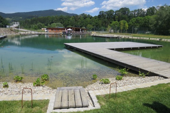 V Radljah ob Dravi so s pomočjo denarja iz Evrope ustvarili prvo naravno kopališče v Sloveniji z glavnim ciljem, ki je razvoj turizma.