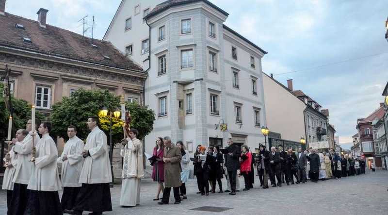 vstajenjska_masa_stolnica_celje_1