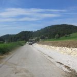 Do septembra občasne in popolne zapore lokalnih cest Beli potok–Sladka Gora–Lemberg in Lemberg–Pečica