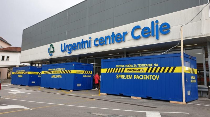 Vstopna točka za testiranje pacientov s sumom na okužbo s koronavirusom pred Urgentnim centrom Celje (sprejem pacientov, ambulanta, izolacija)
