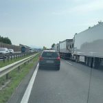 Na avtocesti pri Dramljah umrl 51-letni voznik tovornjaka