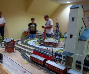 Val Vavpotič Lorber – razstava maket modelskih železnic (foto Knjižnica Rogaška Slatina)