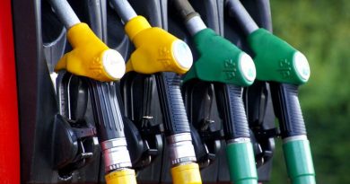 Cenam pogonskih goriv se znova dodaja prispevek za energetsko učinkovitost. Višajo se tudi marže trgovcev