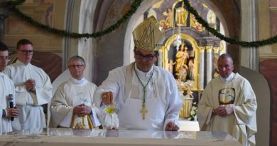 V Šmarju pri Jelšah z obiskom predsednika države in celjskega škofa ovekovečili blagoslov prenovljene cerkve (foto, video)