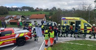 V oktober je Šmarčane prebudila letalska nesreča na šoli, a na srečo je šlo le za vajo (foto, video)