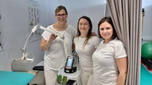 Dame s fizioterapije so najbolj ponosne na novi laser (foto: MK - Kozjansko.info)