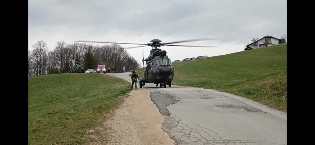 Polet s helikopterjem (foto: PGD Prevorje)